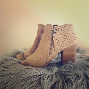 Universal Thread Booties